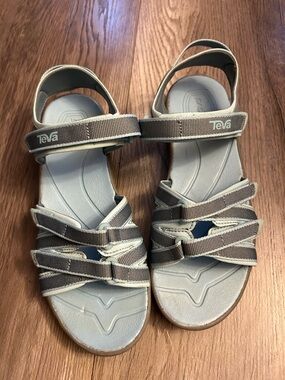 Teva Tirra Gray and Light Blue Strappy Sport Sandals Youth Size 4 / EU 36